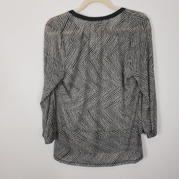 *10/$10* The Limited Black and White Blouse - Picture 3 of 4